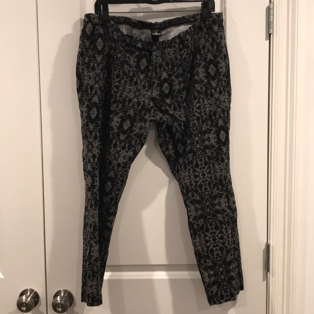 Mossimo Size 16 Snake Print Capri Pants